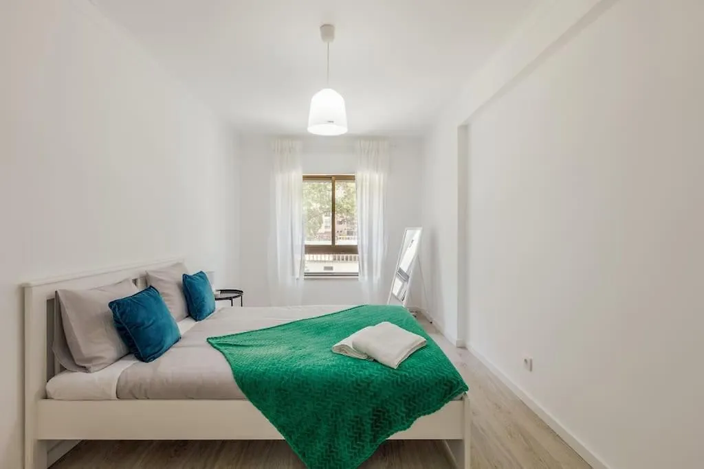 Comfort & Convenience In Central Massama Queluz Διαμέρισμα
