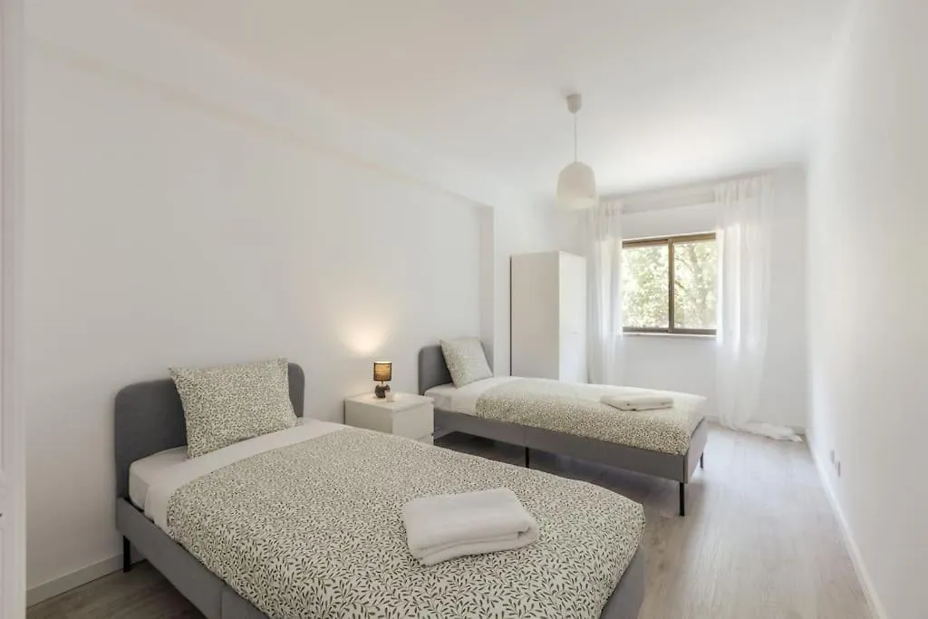 Comfort & Convenience In Central Massama Queluz Διαμέρισμα