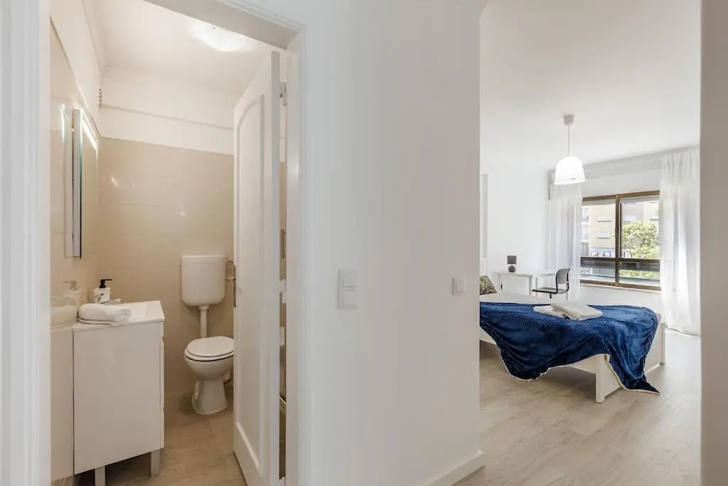Comfort & Convenience In Central Massama Queluz