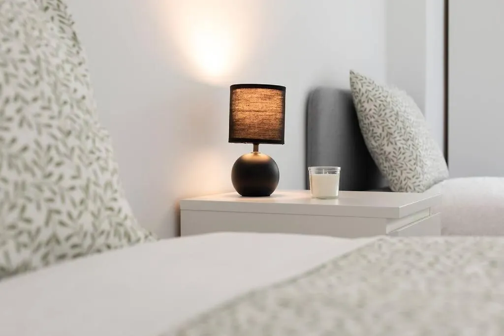 Comfort & Convenience In Central Massama Queluz Apartment