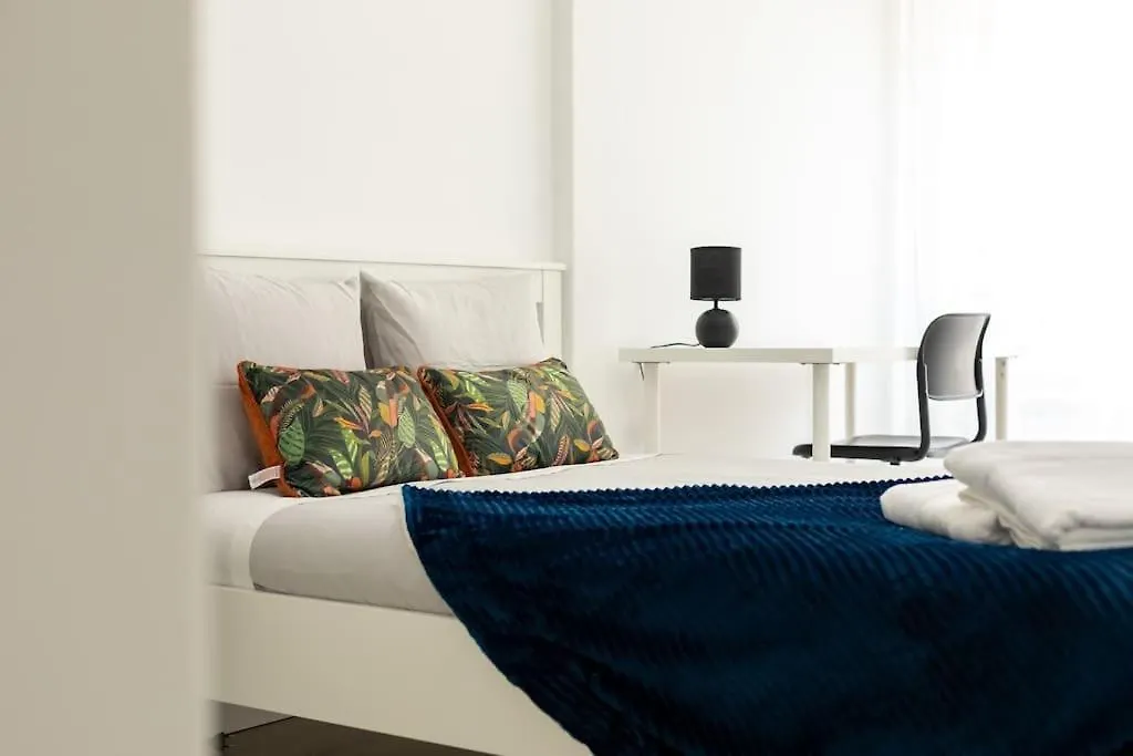 Comfort & Convenience In Central Massama Queluz Apartment