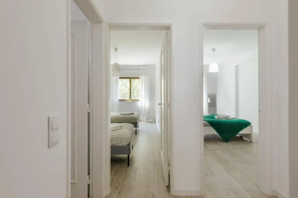 Comfort & Convenience In Central Massama Queluz Apartment